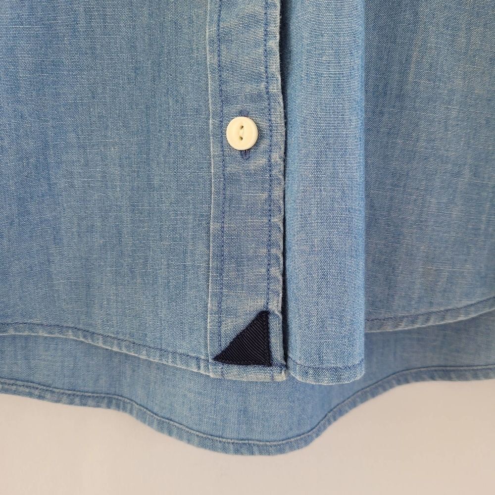 UNTUCKit Women's Light Wash Denim Chambray Button Down Shirt Size 2 (XS) - Picture 4 of 6